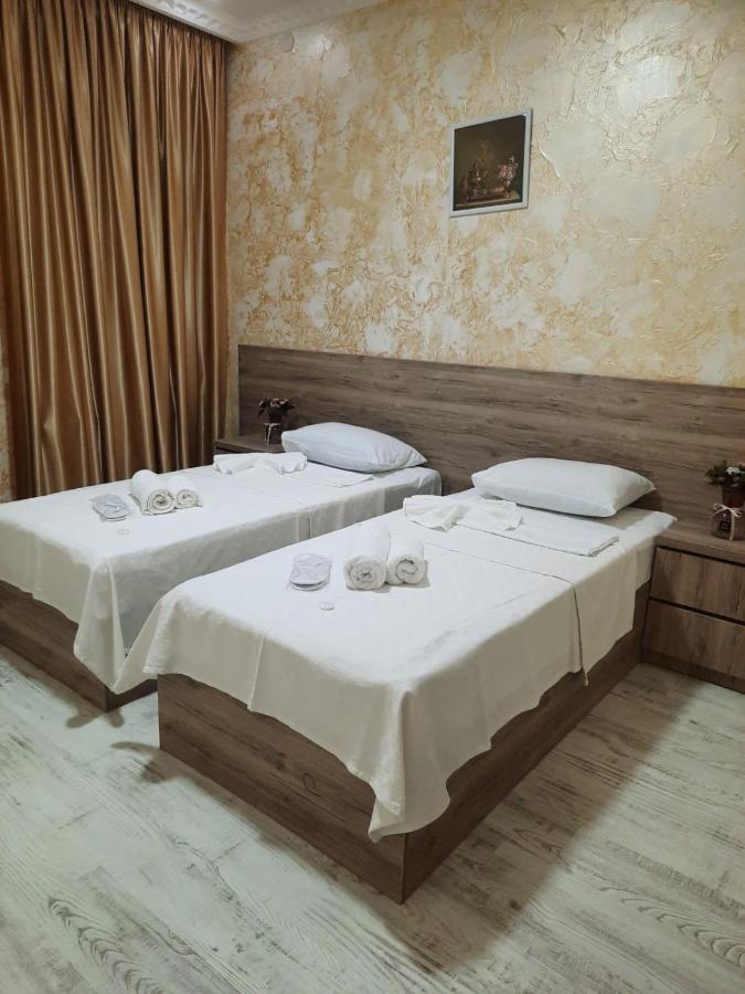 Inaisi Hotel Koutaïssi Extérieur photo