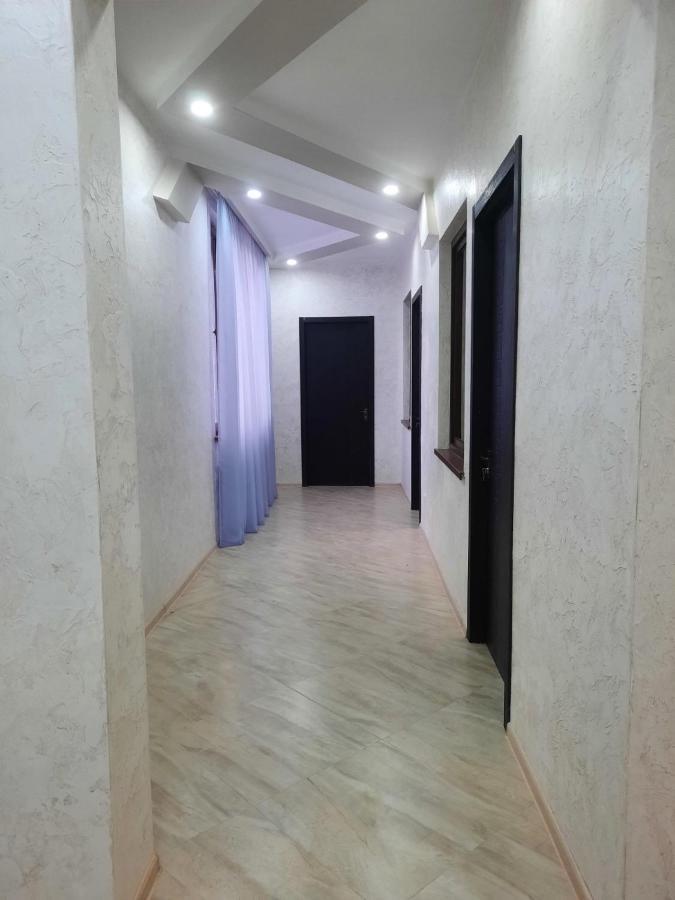 Inaisi Hotel Koutaïssi Extérieur photo