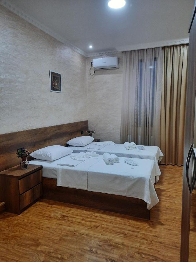 Inaisi Hotel Koutaïssi Extérieur photo