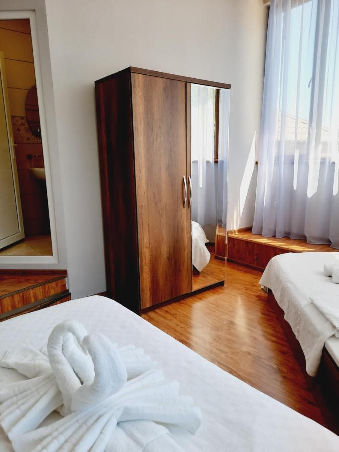 Inaisi Hotel Koutaïssi Extérieur photo