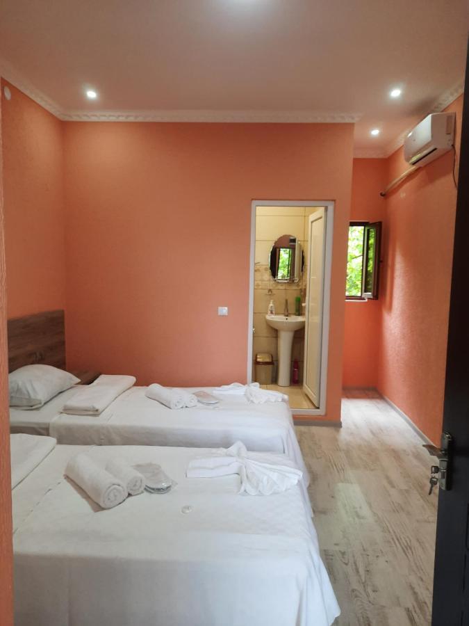 Inaisi Hotel Koutaïssi Extérieur photo