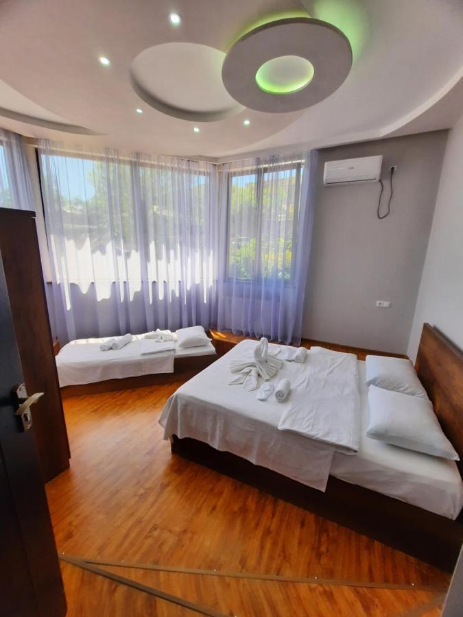Inaisi Hotel Koutaïssi Extérieur photo