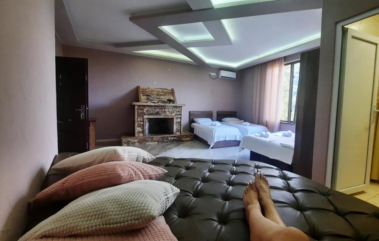 Inaisi Hotel Koutaïssi Extérieur photo