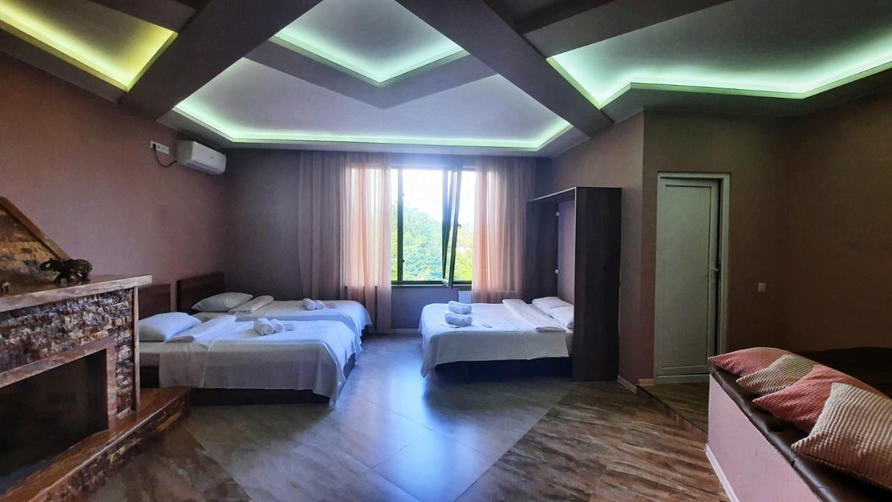 Inaisi Hotel Koutaïssi Extérieur photo