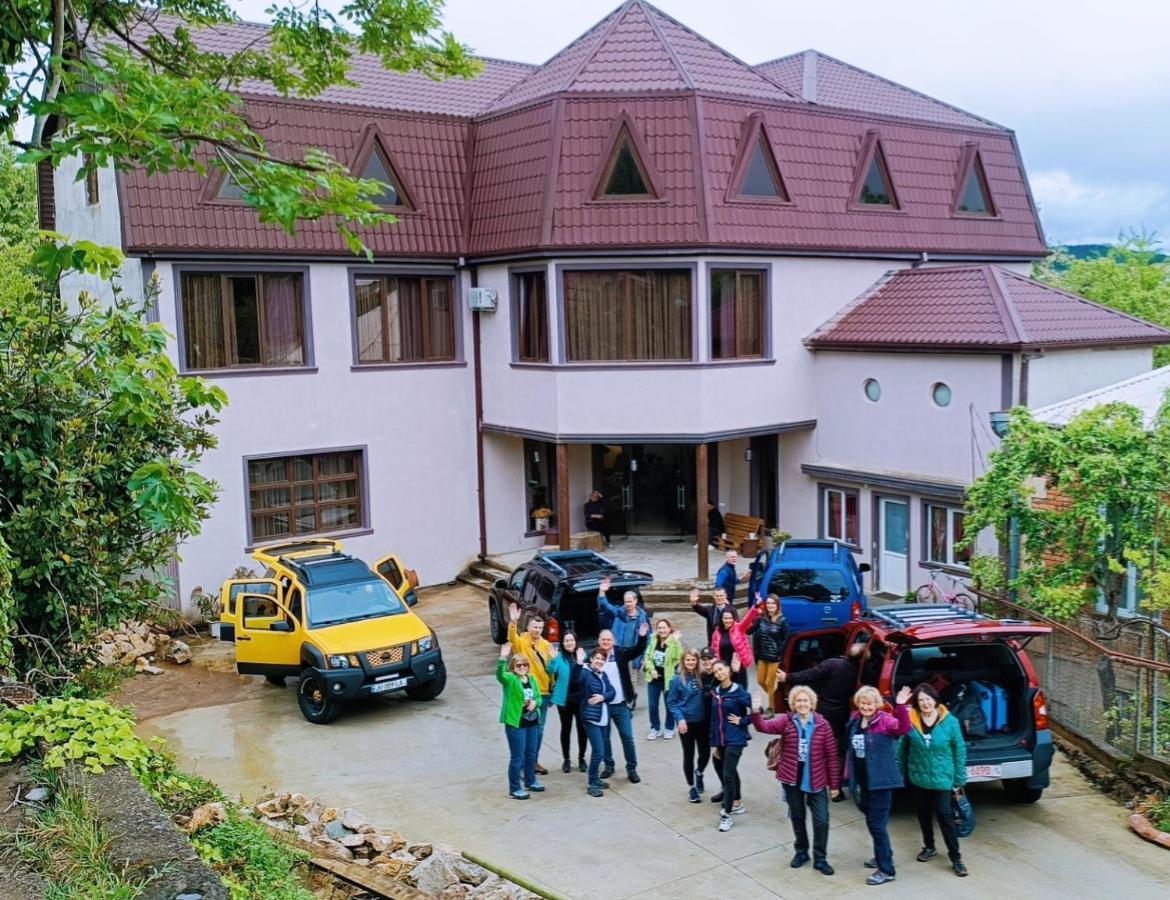 Inaisi Hotel Koutaïssi Extérieur photo